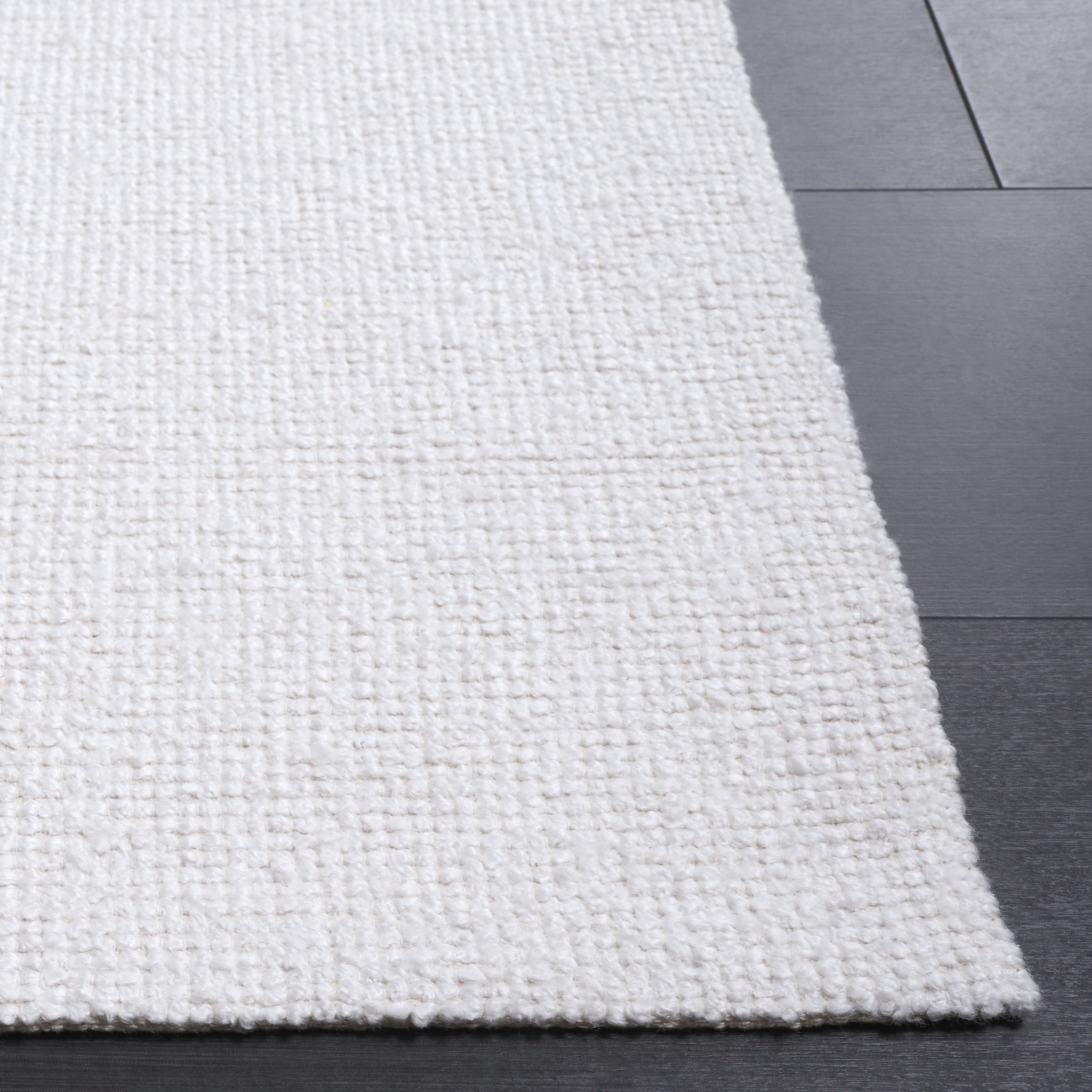 SAFAVIEH Carmine Keisha Solid Area Rug, Ivory, 4' x 6'