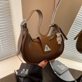 thumbnail image 3 of Bolso pequeño con textura debajo del brazo para mujer, nuevo bolso retro tipo media luna combinable, bolso de hombro de alta gama, bolso tipo mensajero, 2025, 3 of 5