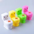 thumbnail image 1 of Mini broma divertida Squirt Spray Water Toilet Closestool Broma Gag Juguete Regalo de escritorio (color aleatorio, 3 piezas) Banban XianweiShao 8390611316570, 1 of 1