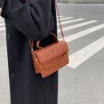thumbnail image 3 of Bolso pequeño de moda para mujer 2025, diseño exclusivo y sofisticado, bandolera de cuadros bordados, bolso de mano pequeño estilo caja., 3 of 10