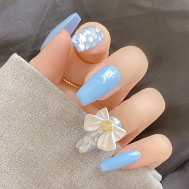 Cute Bow Press On Nails Ataúd brillante Uñas postizas medianas Diseñado Shimmer Chic Cubierta completa Acrílico Uñas postizas Consejos para mujeres y niñas 24 piezas Namotu CZMR-ZC37-1