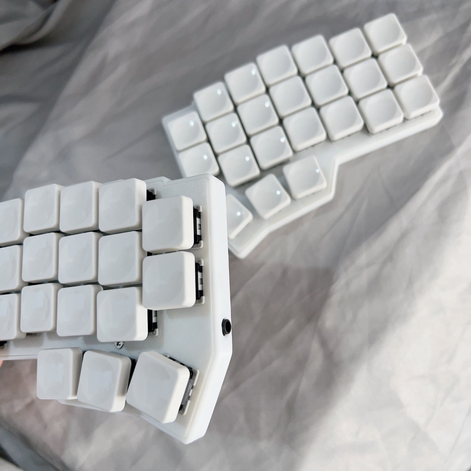 CORNE V4 Split Ergonomic Keyboard, 46-Key 40% Layout Low Profile Wireless Mechanical Keyboard with Hot-Swappable Switches, RGB Backlight, QMK/VIAL Programmable