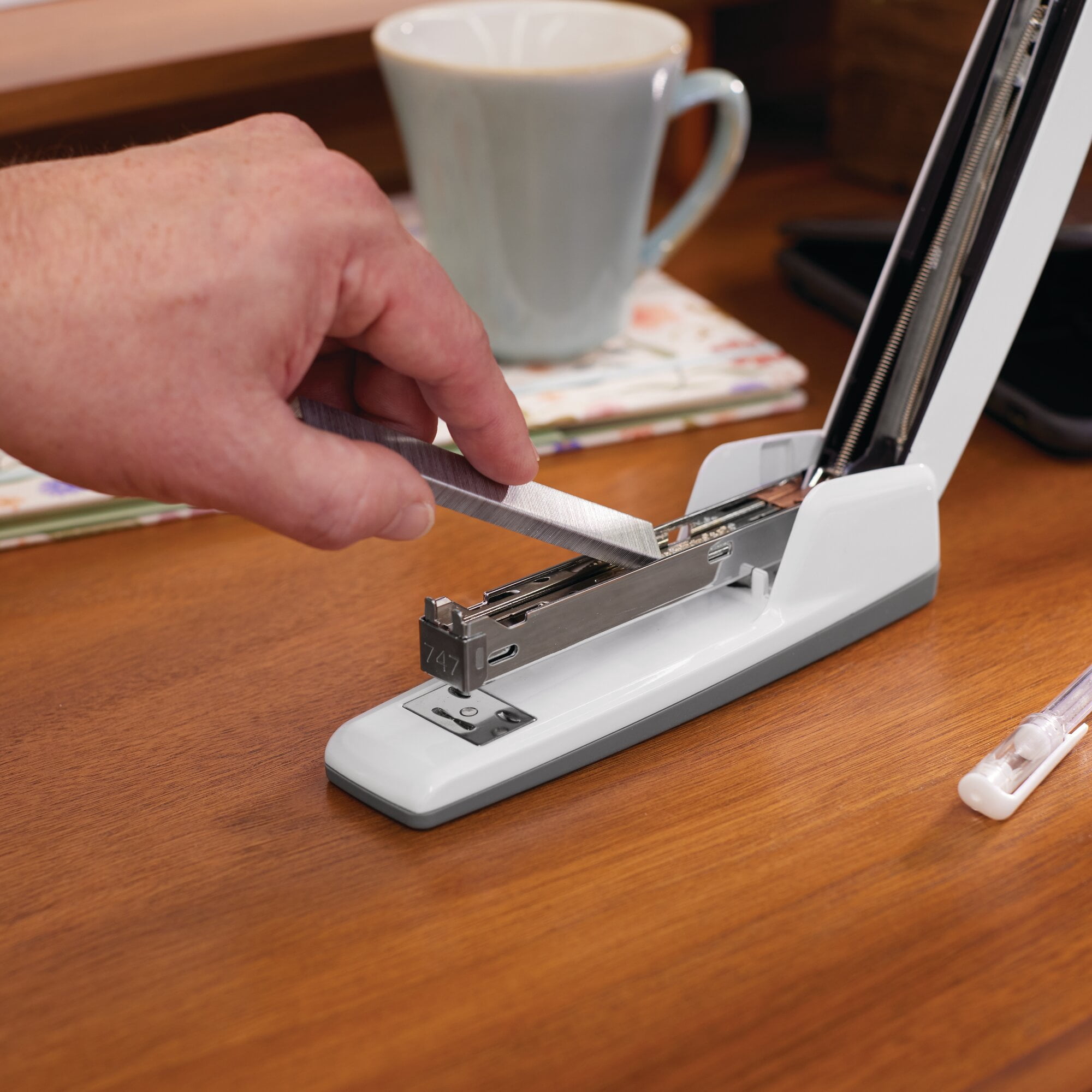 Swingline 747 Business Desktop Stapler 30 Sheets Arctic White - Full Size