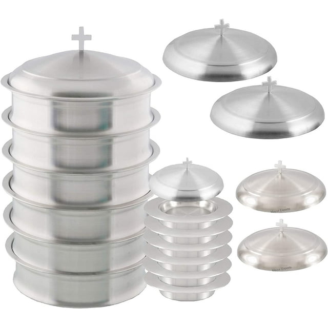 Mayur Export Ensemble de 6 Plateaux de Communion en Acier Inoxydable avec 2 Couvercles et 6 Assiettes à Pain avec 2 Couvercles. Conçus pour les services de Communion, les Plateaux Offrent une Finition Miroir Brillante et des inserts de Disques Amovibles Pouvant Contenir jusqu'à 40 Tasses de Communion. Conception Empilable Pouvant Accueillir jusqu'à 5 Pcs pour les Grandes Congrégations. Fabriqués en Acier Inoxydable de Qualité Alimentaire durable, Sans Rouille et Compatibles Lave-Vaisselle. Comprend des Couvercles à Fini Satiné avec des Poignées Croisées pour une Manipulation Facile, Convient