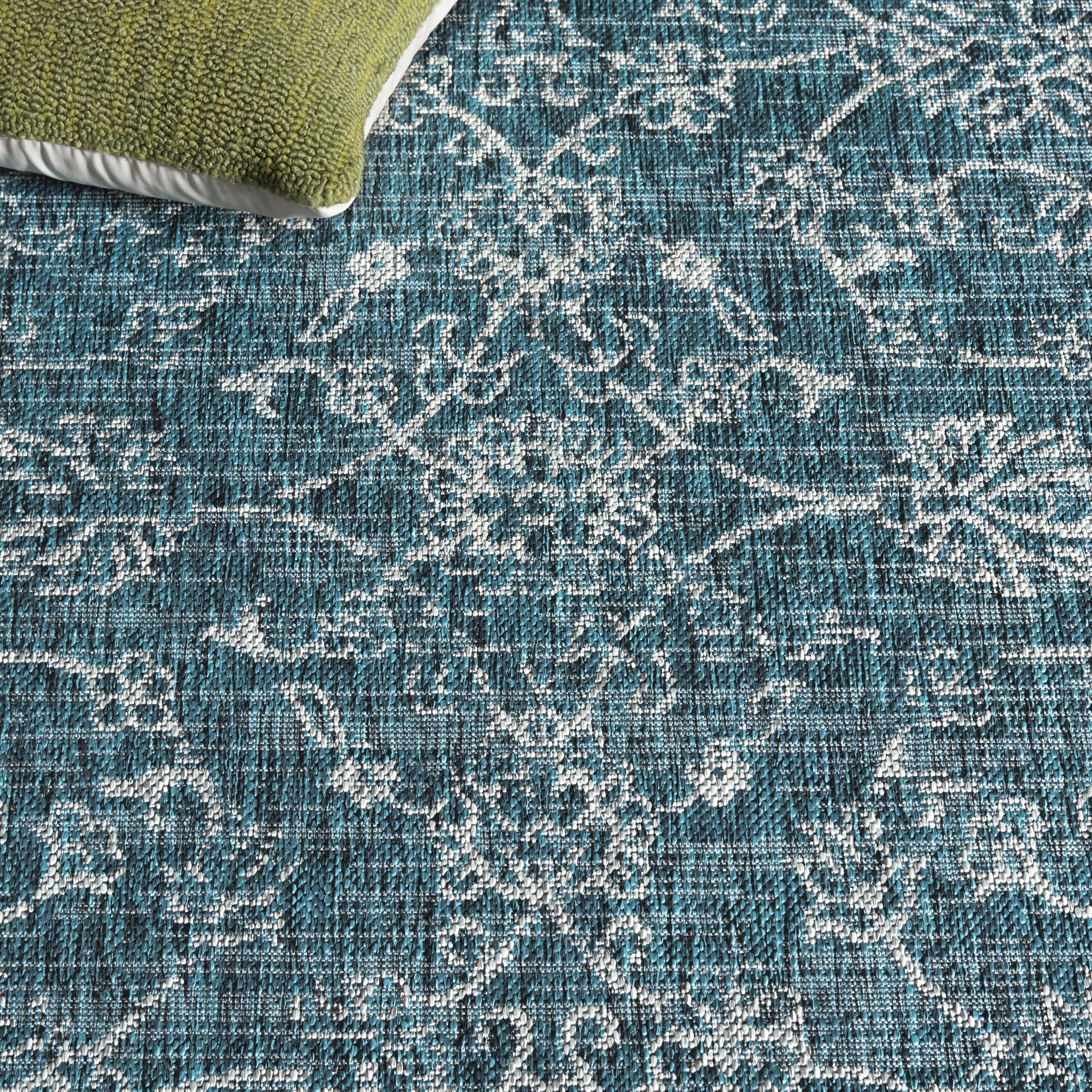 Safavieh Courtyard Darin Botanical Indoor/Outdoor Area Rug, Navy/Ivory, 8' x 10' Round
