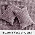 thumbnail image 4 of Juego de edredón RECYCO Luxury Velvet King Size, color morado con 2 fundas, 4 of 7