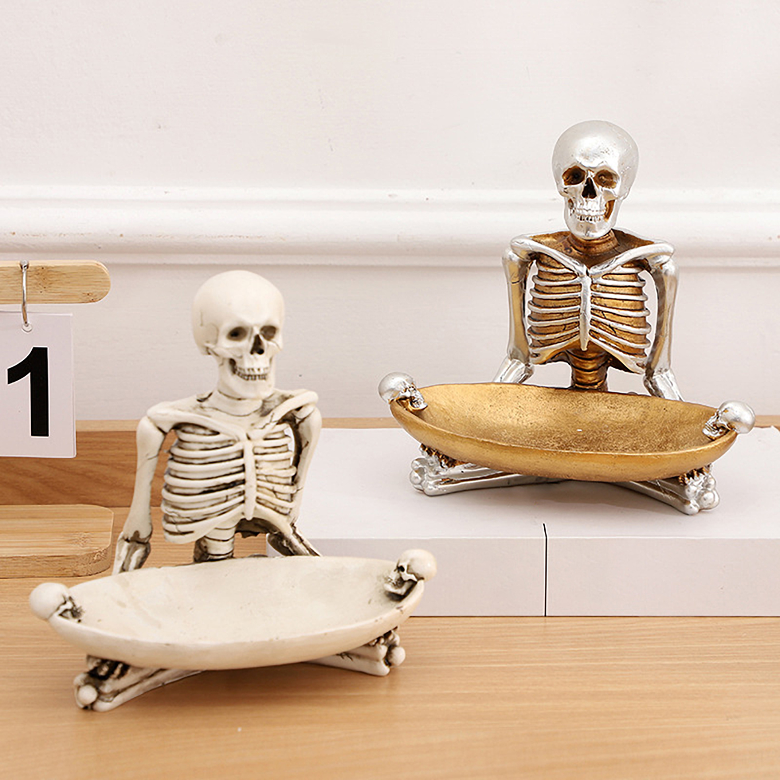 OIUR Skull Storage Tray Halloween Scary Skeleton Candy Bowl Resin Skull Fruit Snack Serving Tray Vintage Jewelry Dish for Home Tabletop Party Bar Decor