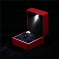 thumbnail image 4 of (Rojo) Caja de anillo de moda Caja luminosa LED Estuche de almacenamiento de anillo Soporte de joyería, 4 of 5