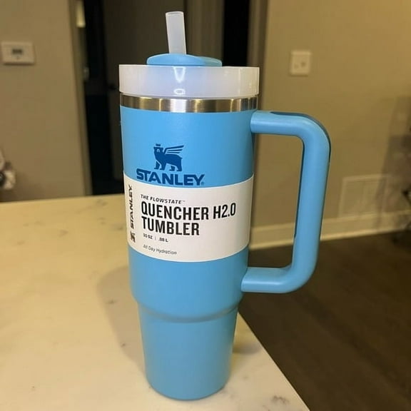 The Flowstate Quencher 30oz Tumbler with Lid and Straw