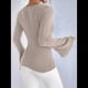 thumbnail image 5 of Camiseta de Larga Ajustada con Cuello en V Acanalado para Mujer, Top Informal de Moda con Mangas Acampanadas. Caqui S, 5 of 8