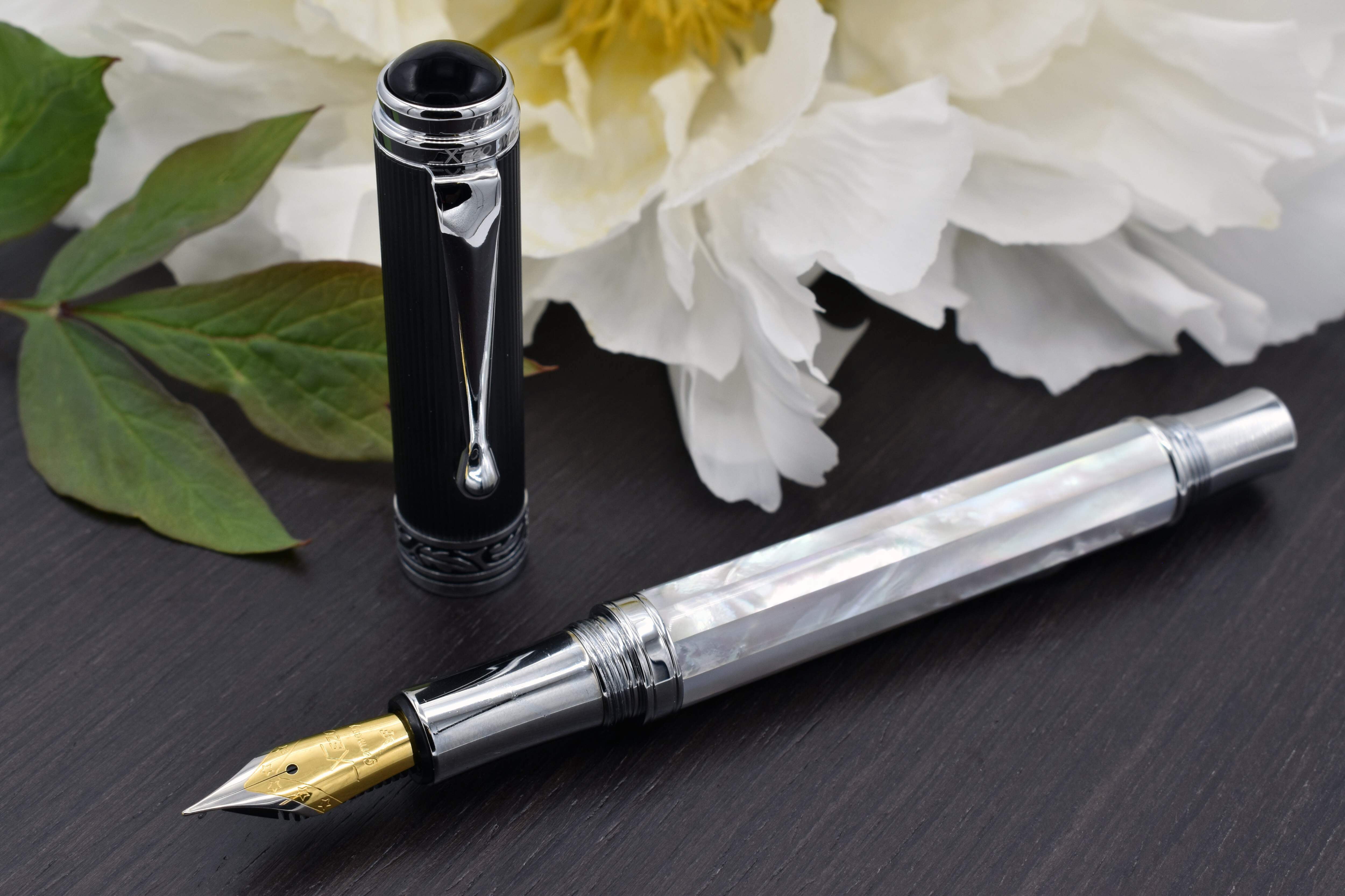 Xezo Xezo Maestro® Oceanic White Mother of Pearl Fountain Pen (Fine Nib) - DLC (Diamond-Like Coating) PVD Cap
