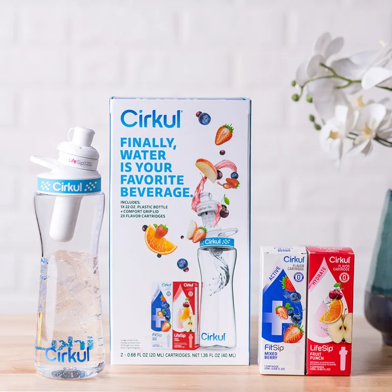 Cirkul 22 oz Plastic Water Bottle Starter Kit with Blue Lid and 2 Flavor  Cartridges (Fruit Punch & Mixed Berry) 