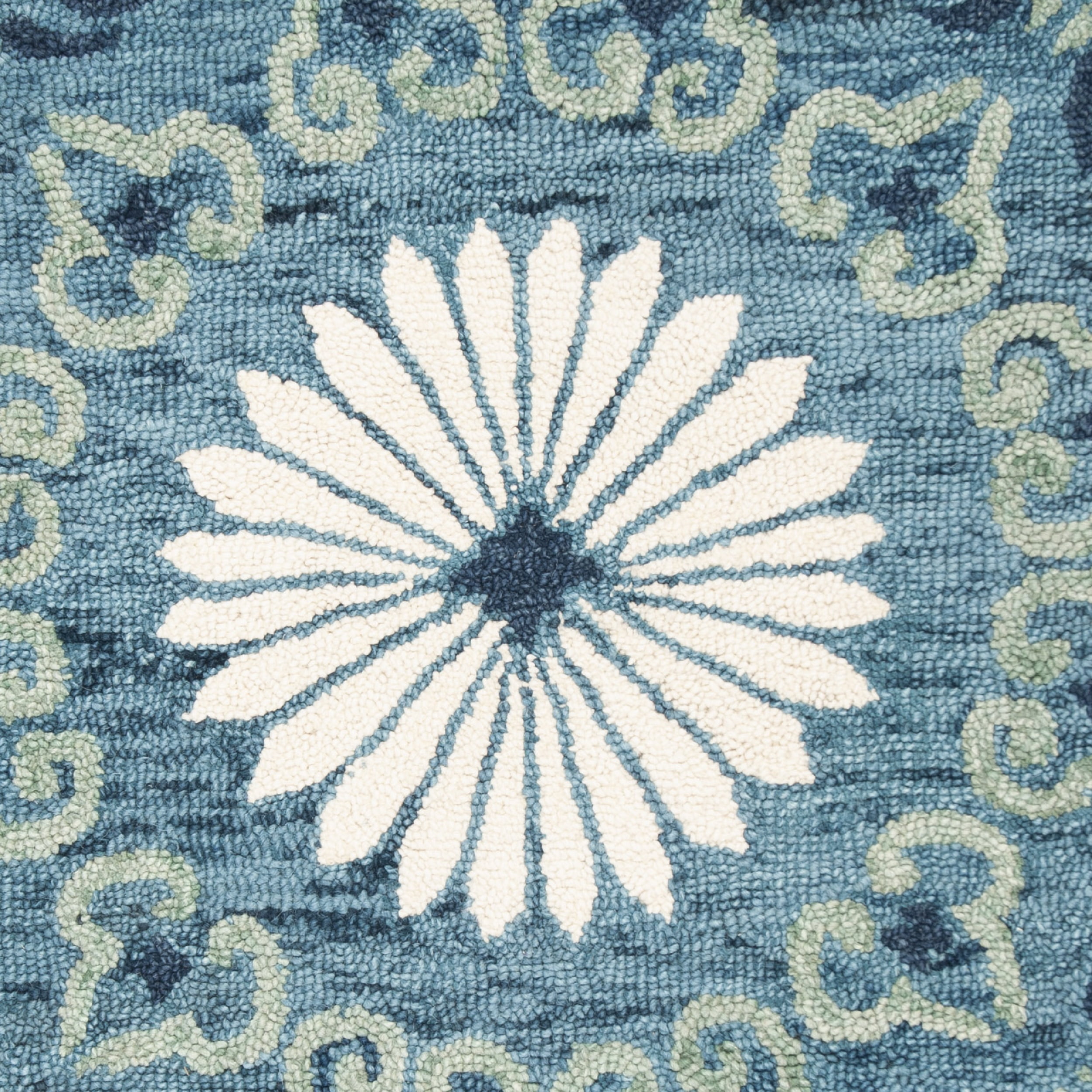 Safavieh Novelty Tamsen Looped Floral Area Rug