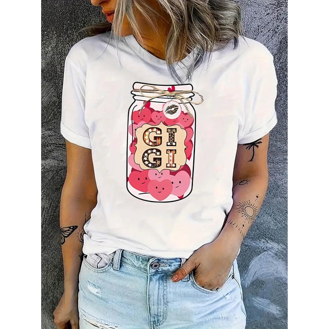 Playera estampada para mujer, divertida e inspiradora, novedosa, informal, de manga cortaWomen's Pink Heart Graphic Tee - Cute GIGI Design, Casual Round Neck Short Sleeve T-Shirt, Comfortable Summer