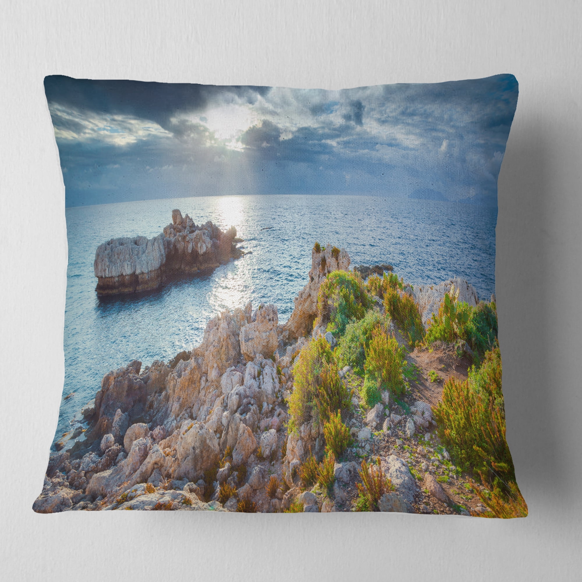 Designart Piscina di Venere Reserve - Landscape Photo Throw Pillow - 16x16