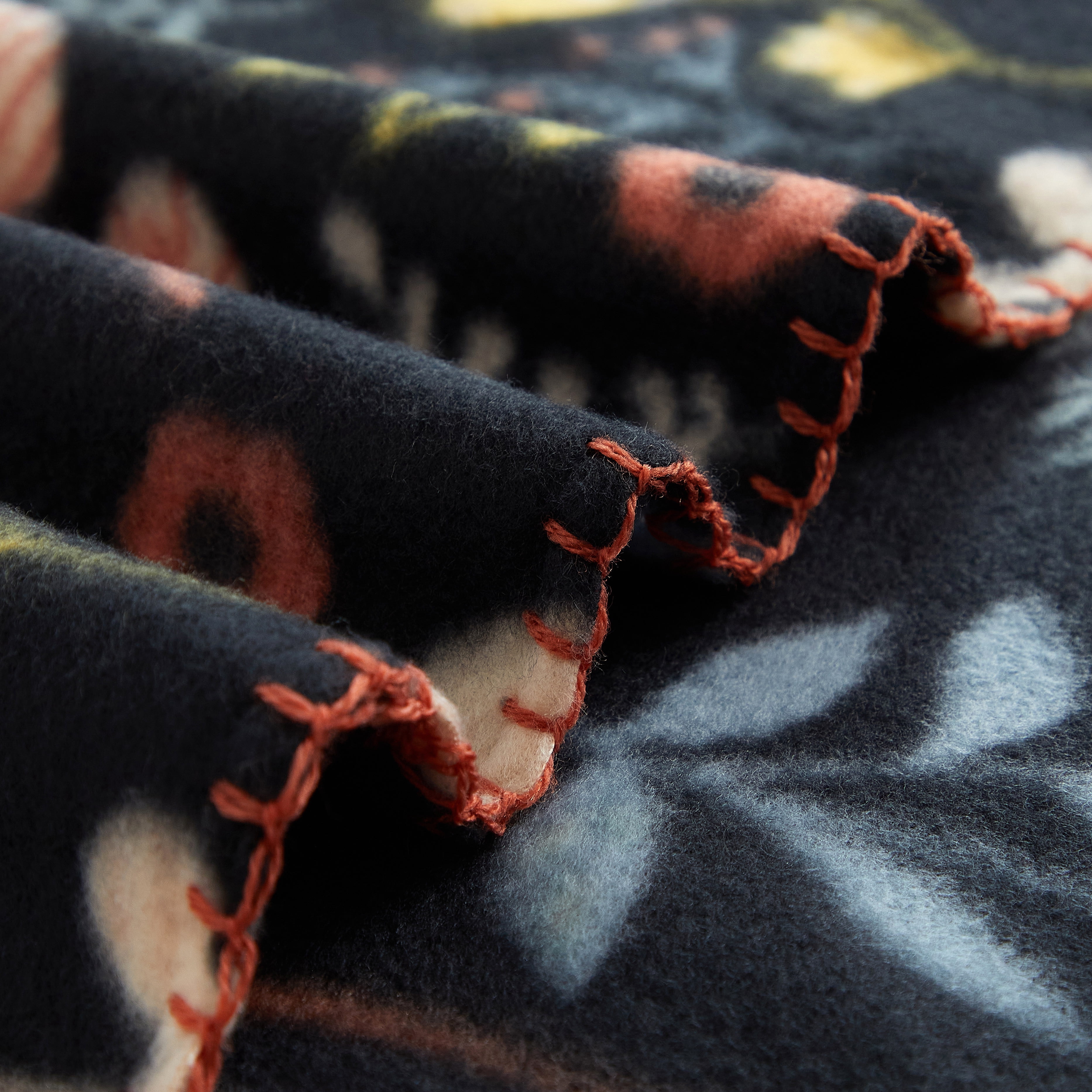 Mainstays Cozy Fleece Throw Blanket, Floral Mushroom, 50 in x 60 in