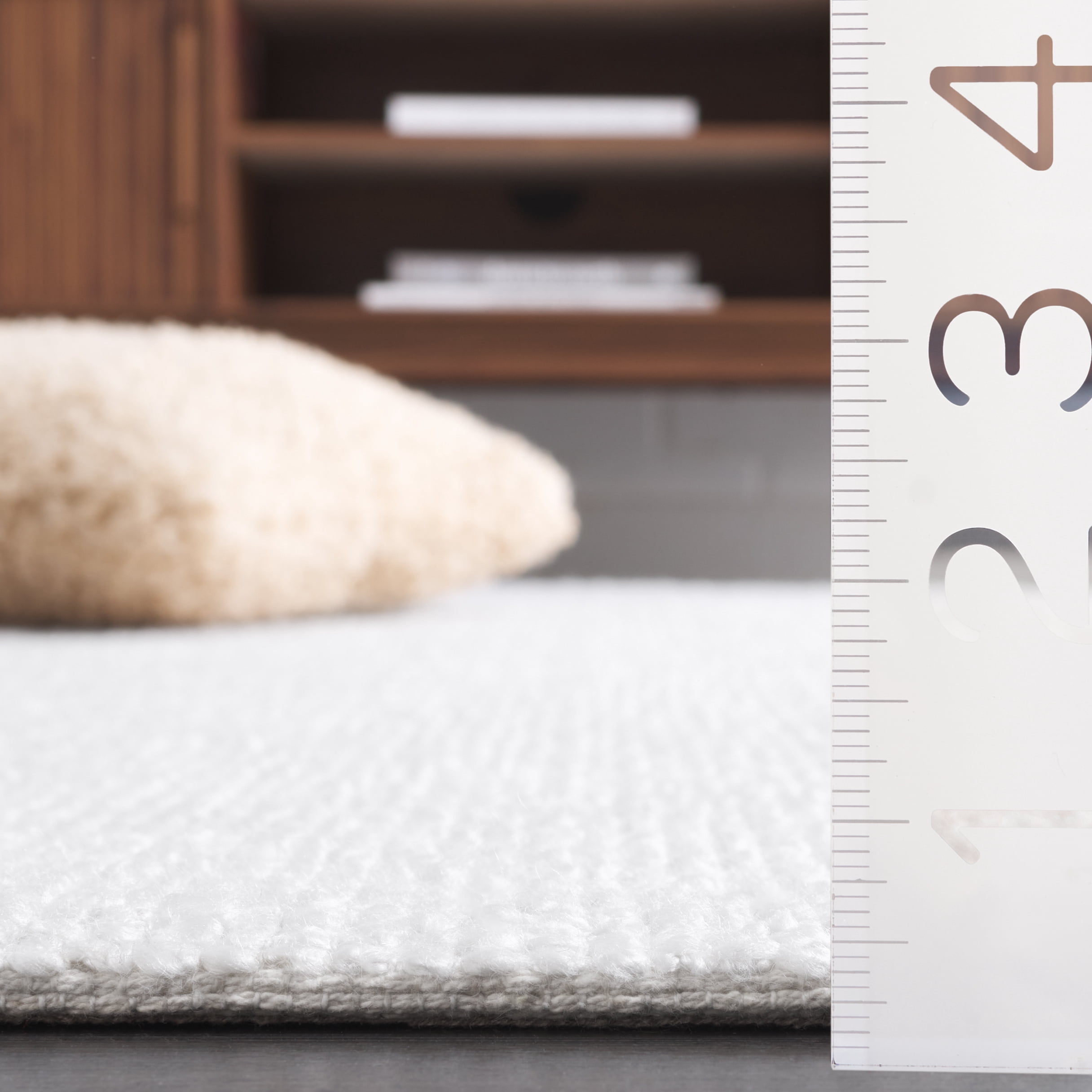 SAFAVIEH Carmine Keisha Solid Area Rug, Ivory, 4' x 6'