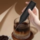 thumbnail image 5 of Espumador de Leche Portátil para Café, Minibatidor a Pilas para Espuma de Capuchino, Crema de Plástico Negra o Blanca., 5 of 7
