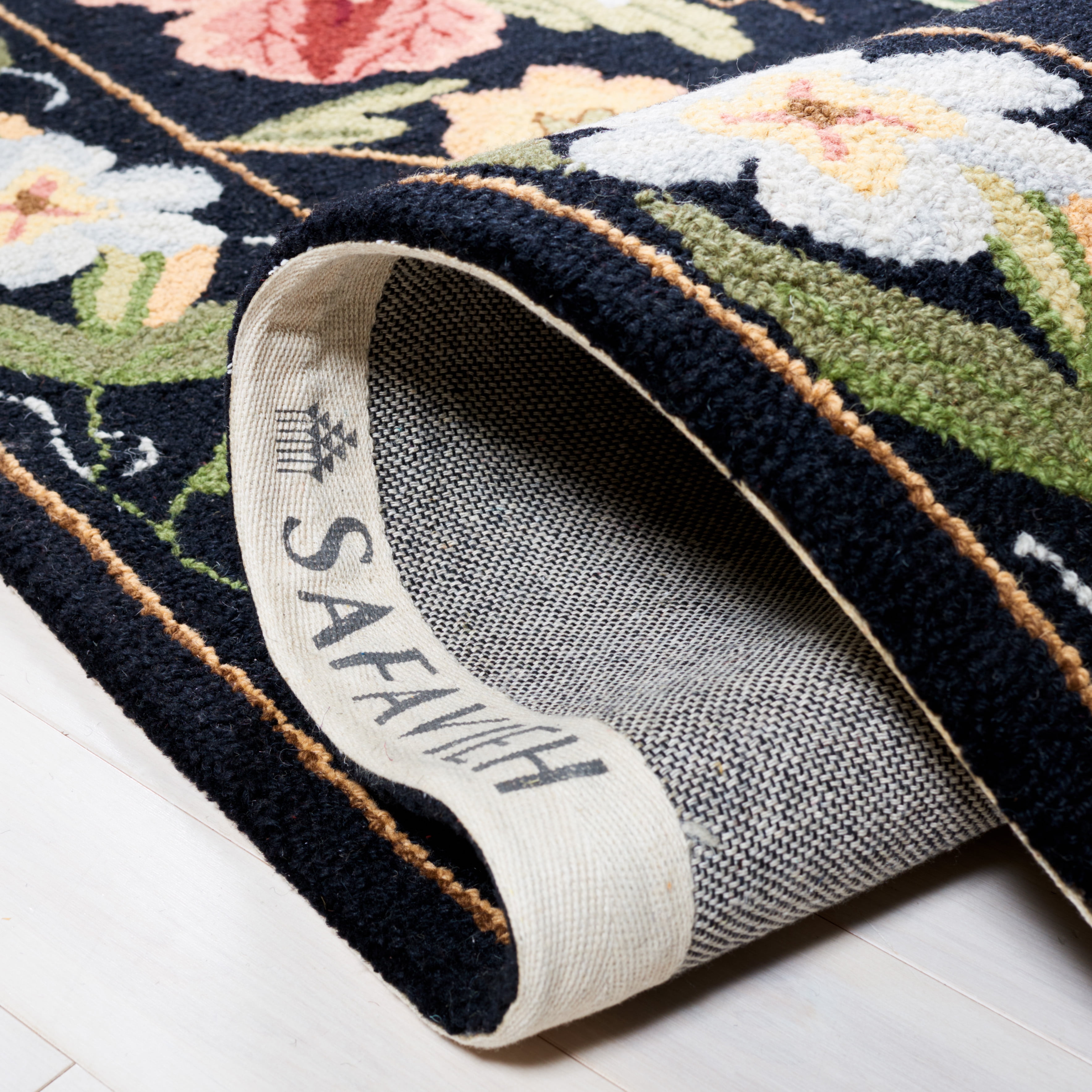 Safavieh Chelsea Gisselle Bordered Wool Area Rug, Black, 7' x 7' Round