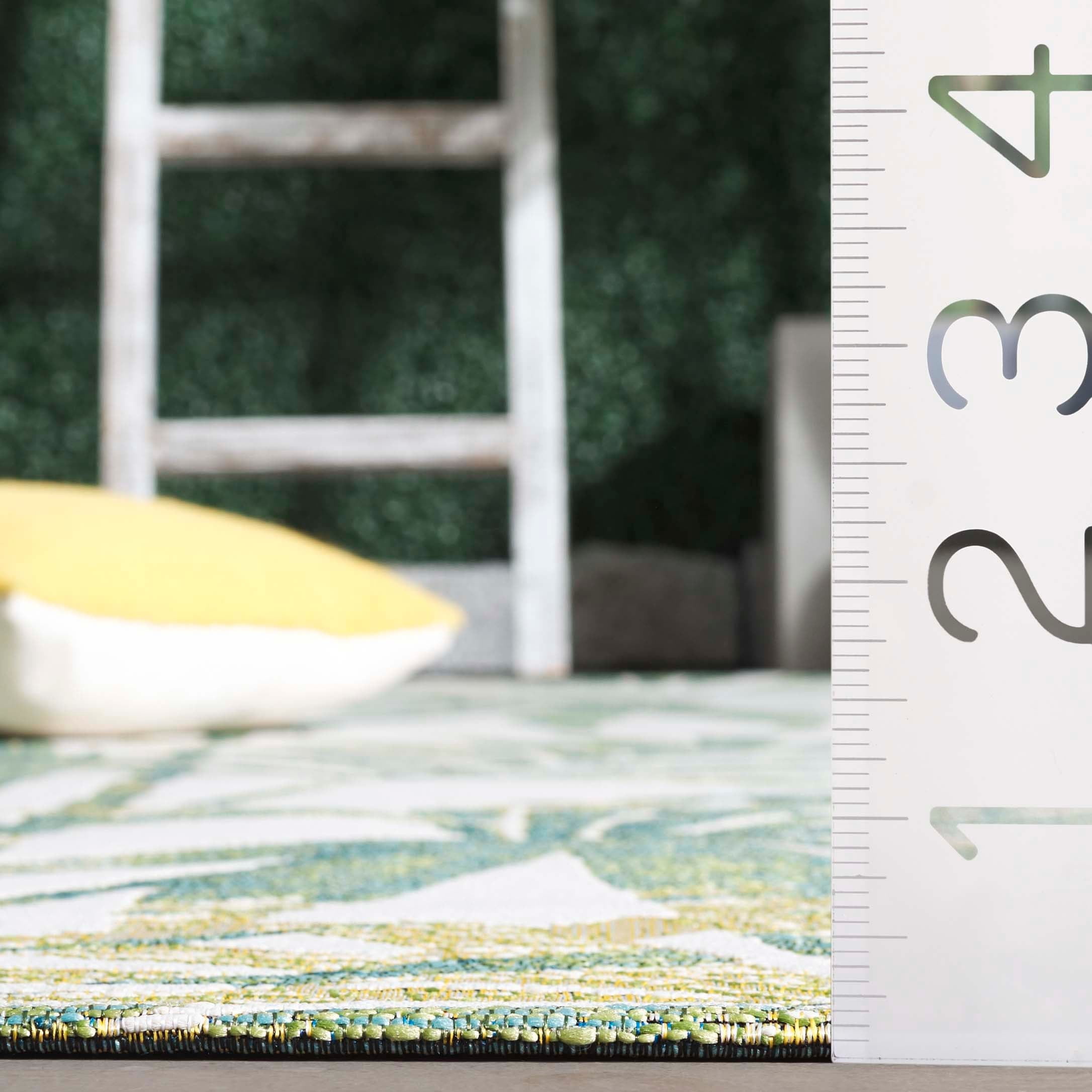 SAFAVIEH Barbados Cahir Botanical Indoor/Outdoor Area Rug, Ivory/Green, 5'3" x 7'6"