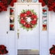 thumbnail image 4 of Guirnalda de rosas artificiales - Rosas rojas, tela de seda y fácil de colgar - Decoración primaveral para puerta de entrada/cuartos de casa, 4 of 4