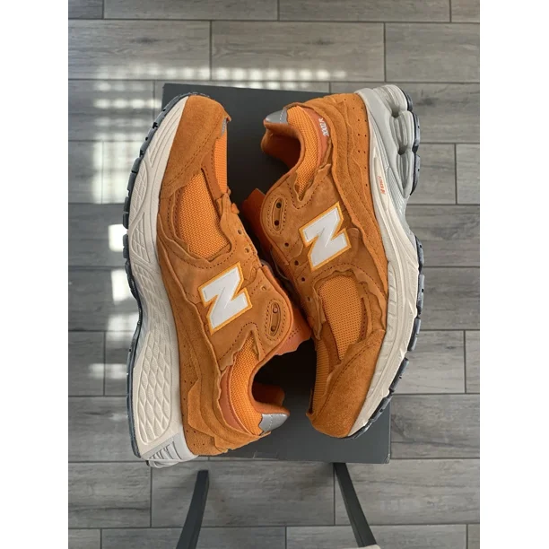 New Balance 2002R Men's Protection Pack Vintage Orange M2002RDE Size 9