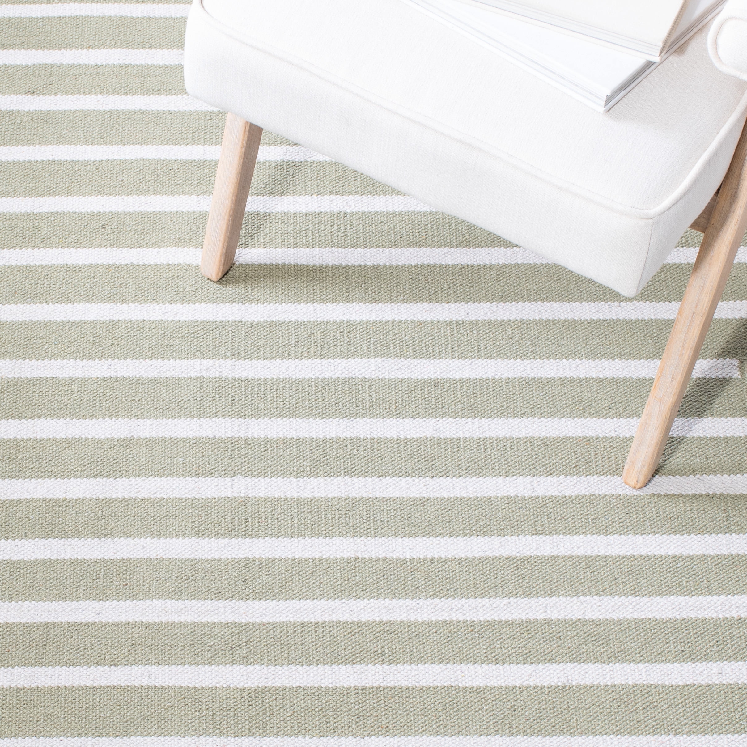 SAFAVIEH Montauk Amadine Striped Cotton Area Rug, Light Green/Ivory, 4' x 6'