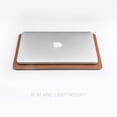 thumbnail image 3 of Funda delgada para portátil de 16 pulgadas, compatible con MacBook Pro de 16 pulgadas M3 M2 Pro/Max 2023, de piel sintética protectora., 3 of 4