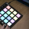 thumbnail image 4 of WORLDE Contrôleur MIDI Machine à Fabriquer des Battoirs 6 Boutons Assignables Répétition de Notes Boutons de Niveau Complet et Logiciel de Production Portable Mini Contrôleur MIDI Pad USB pour Débutant Production Musicale, 4 of 7