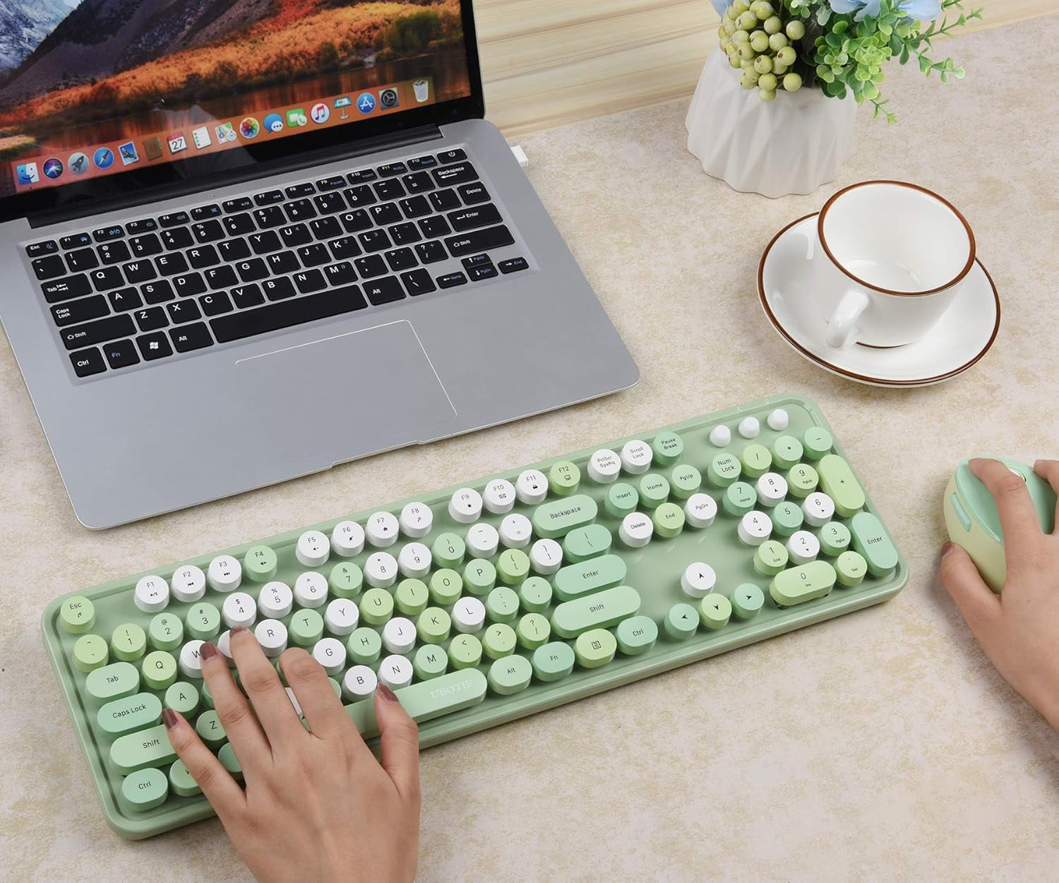 Colorful Computer Wireless Keyboard and Mouse Combination, Typewriter Soft Key Office Full-size Keyboard, 2.4GHz Non-drop Connection and Optical Mouse (purple Color)