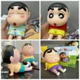 thumbnail image 2 of Soporte para teléfono móvil con dibujos animados de Crayon Shin-chan, soporte para teléfono móvil, adornos, figuras modernas y lindas, adornos de modelo, regalo, 2 of 4