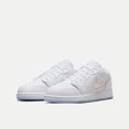 thumbnail image 3 of Nike Air Jordan 1 Retro Low - Zapatillas de baloncesto para hombre y mujer, clásicas, de cuero, cómodas, para deportes al aire libre, informales, para patineta, 3 of 5