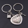 thumbnail image 2 of RCMOMENT Fashion Sweethearts Metal Llavero Mujeres y Hombres Letras Llavero Colgante Carevas Llavero, 2 of 6