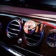 thumbnail image 3 of Ambientador de aire con clip de perfume para coche con diseño de tocadiscos Difusor de olor de fragancia con ventilación de aire automático Adepaton LL-2383, 3 of 6