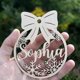thumbnail image 4 of Bola de copo de nieve navideña personalizada con diferentes nombres, adorno de madera navideño personalizado con nombre, regalo de Navidad para el hogar, 4 of 5