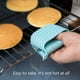 thumbnail image 4 of 1 par de guantes de horno para hornear con clip de mano a cuadros con aislamiento de silicona gruesa, 4 of 5