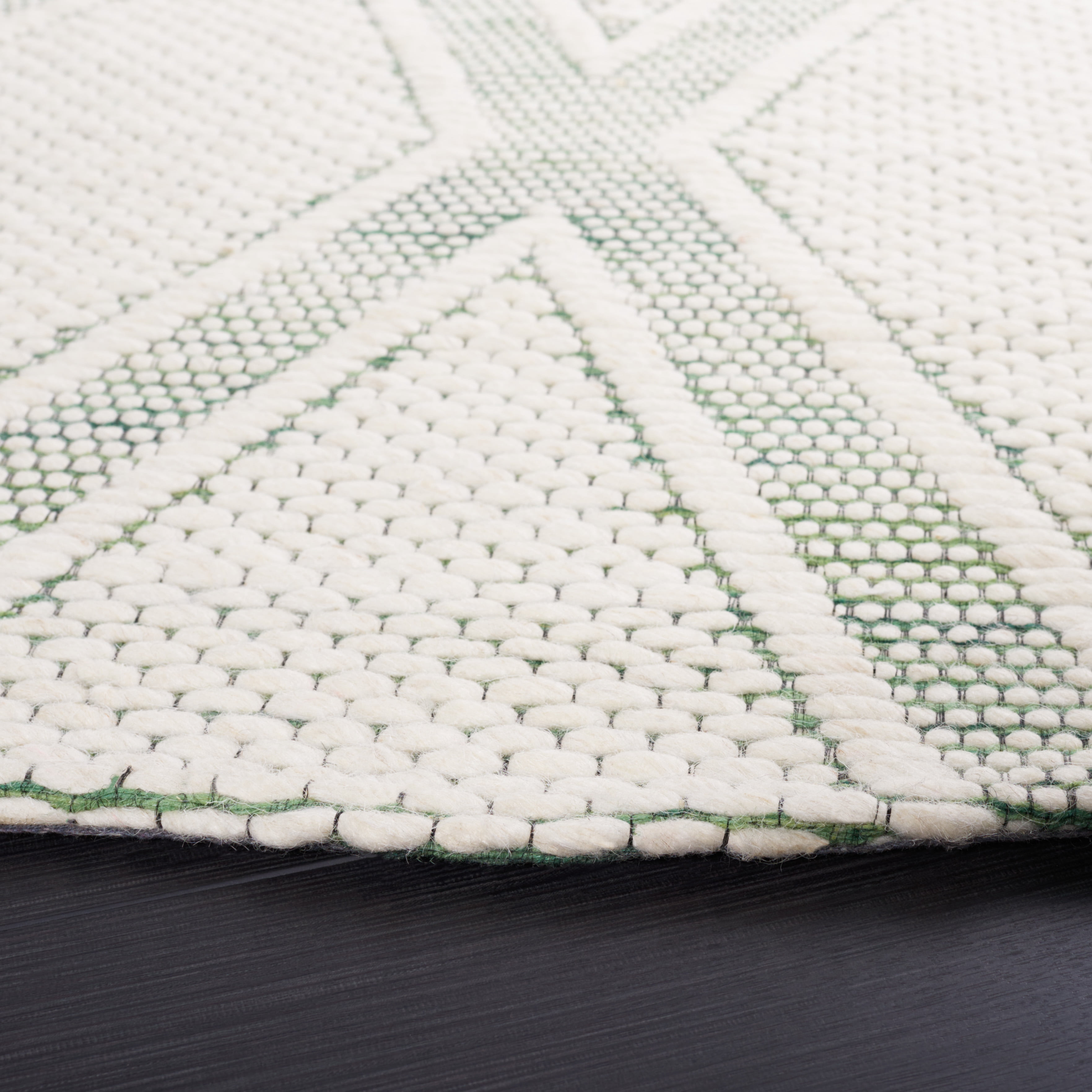 SAFAVIEH Marbella Asa Diamond Area Rug, Green/Ivory, 6' x 6' Round