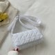 thumbnail image 5 of Bolso Bandolera Acolchado Con Hebilla para Mujer (blanco), 5 of 9