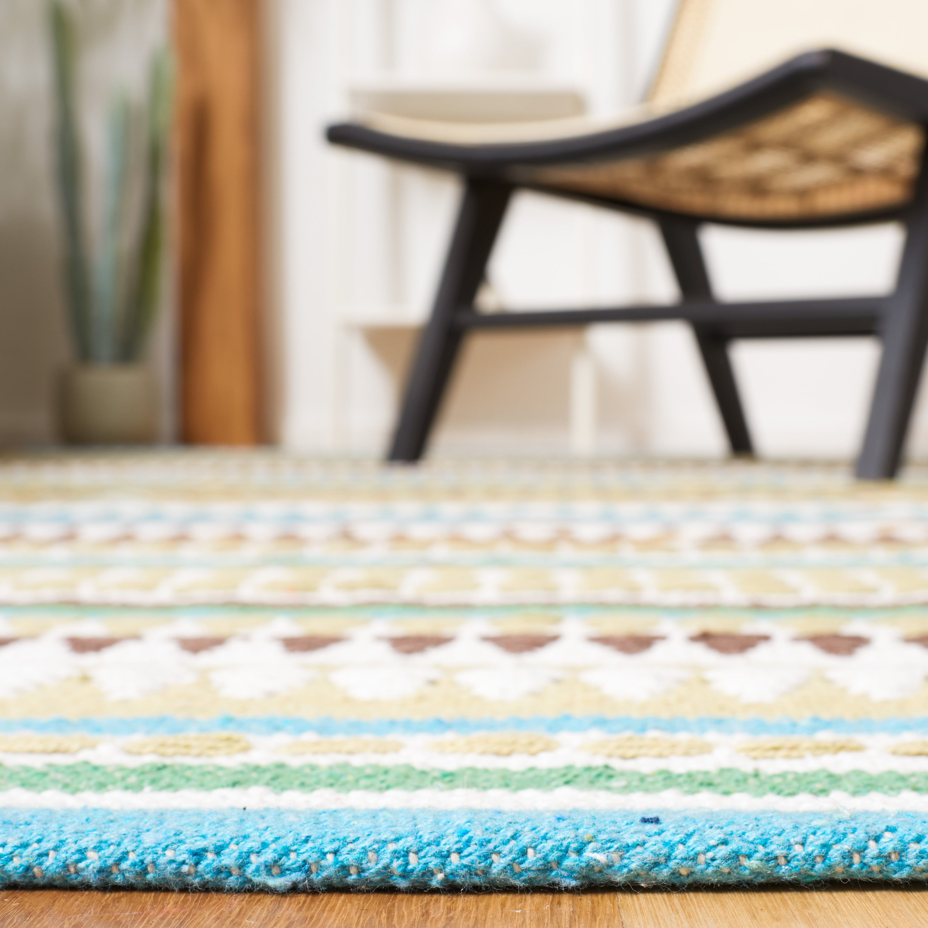 SAFAVIEH Montauk Kenyon Southwestern Cotton Area Rug, Light Blue/Ivory, 8' x 10'