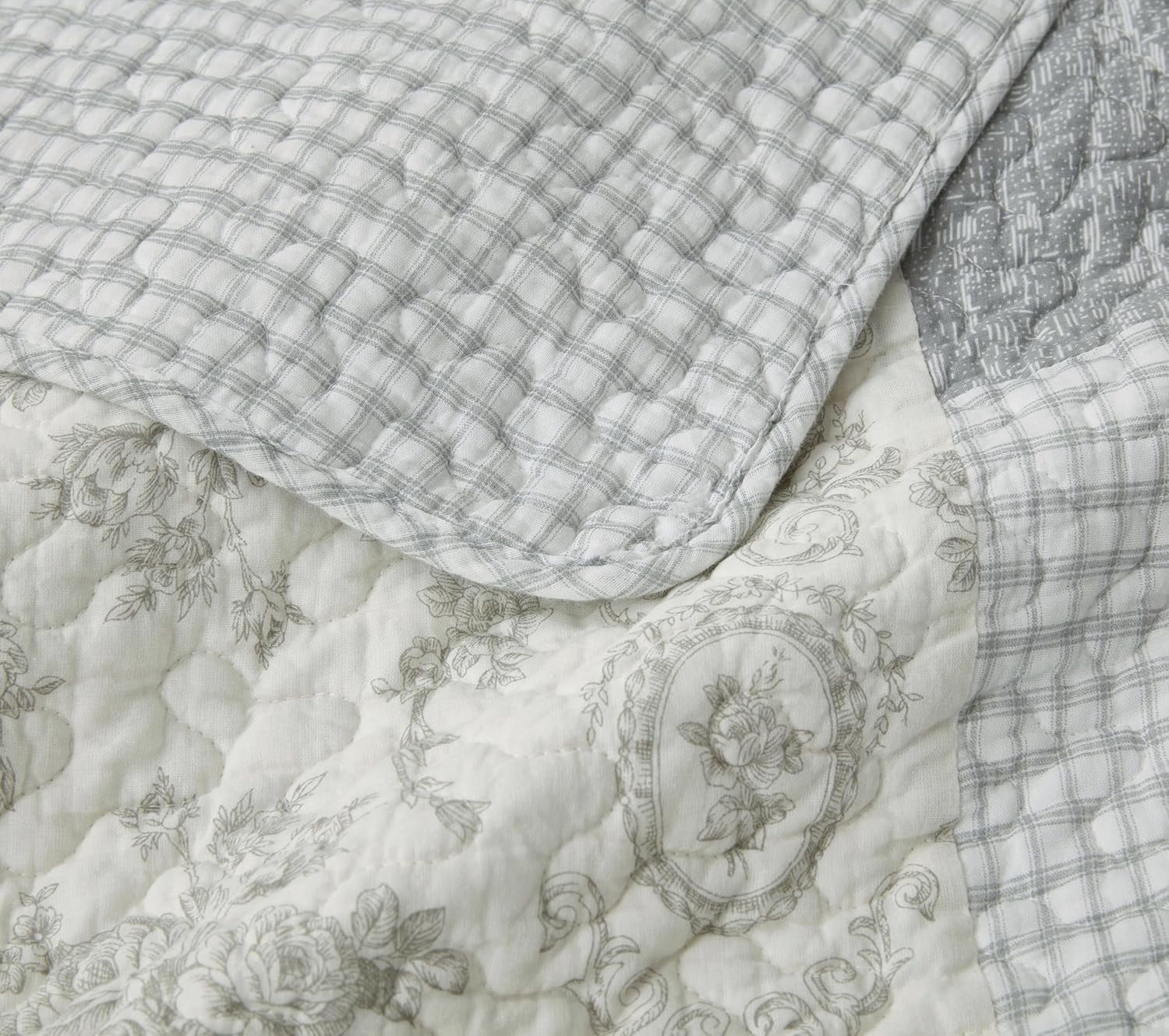 Chezmoi Collection 3-Piece Muted Gray White Ivory Floral Plaid Patchwork Cotton Quilt Reversible Lightweight Bedspread Set, Oversized King 120x96