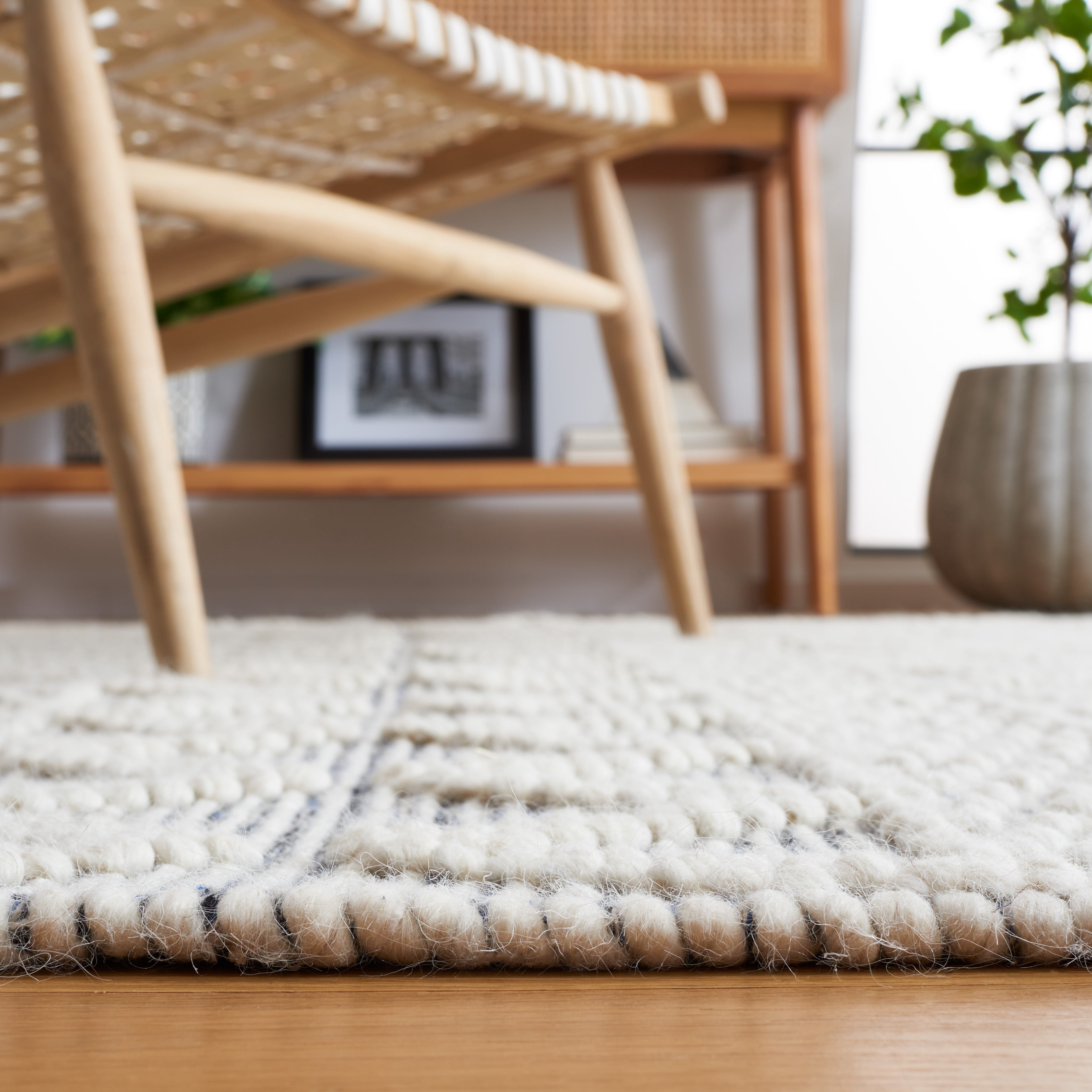 SAFAVIEH Vermont Wichita Aztec Area Rug, Ivory/Blue, 5' x 8'