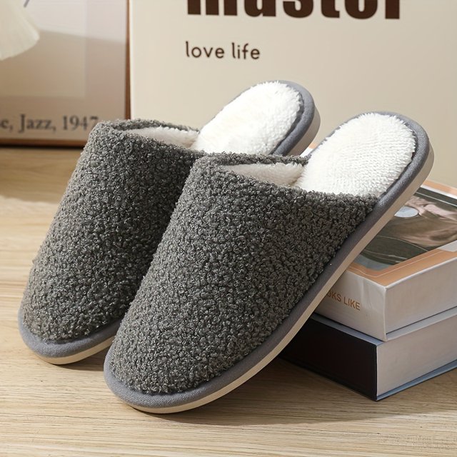 CHUANK Men‘s Cozy Plush Slippers - Solid Color Non-Slip Rubber Sole Perfect for Fall/Winter Indoor Comfort