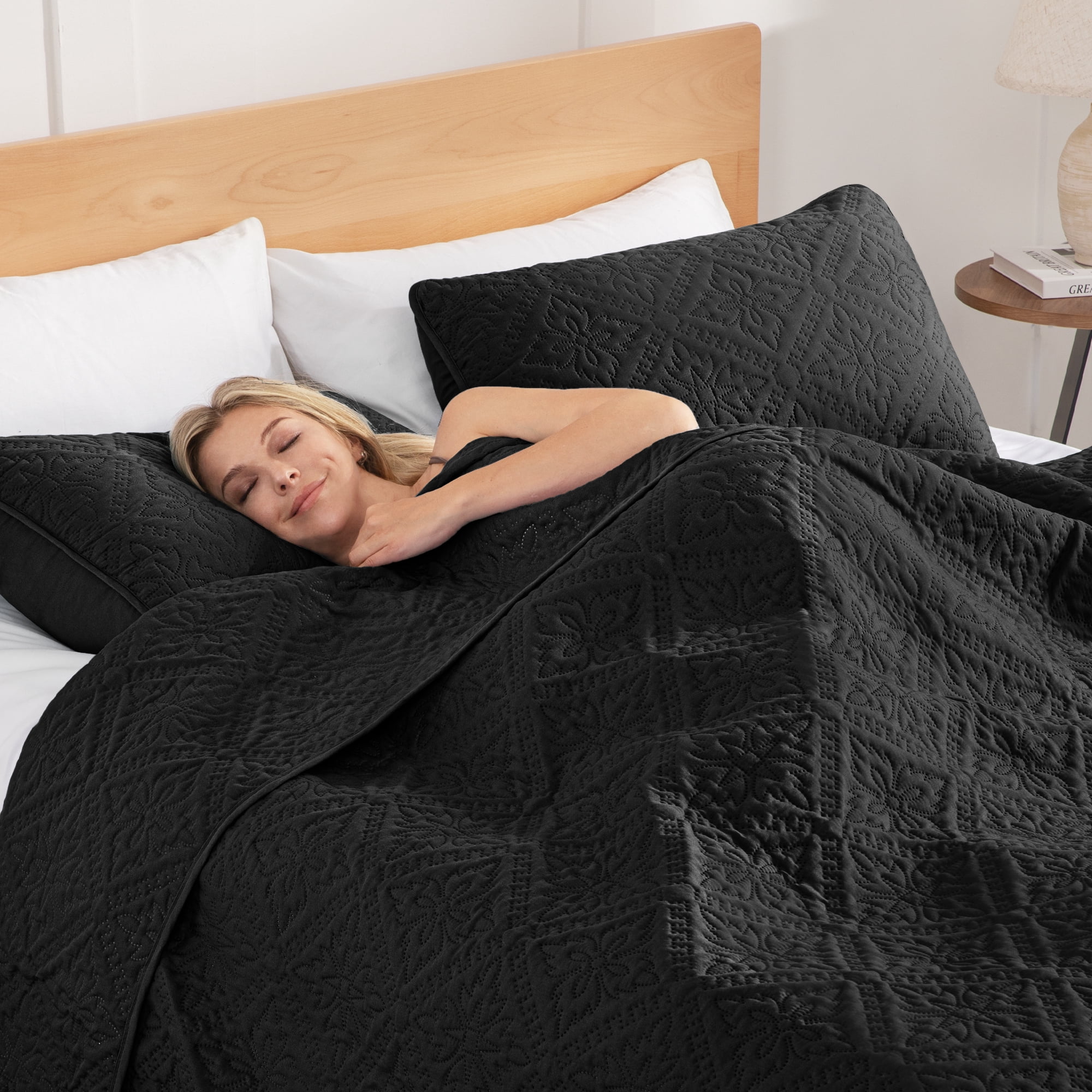Exclusivo Mezcla California King Quilt Bedding Set, Lightweight Soft Bedspreads Coverlets with 2 Pillow Shams, Modern Black Oversized Quilts King Size for All Seasons