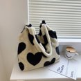 thumbnail image 4 of Bolsa Loves con estampado de corazón para mujer s de hombro de Ehuebsd felpa suave bolso de viaje de gran capacidad bolsas de cubo mullidas cálidas para invierno 2021, 4 of 8