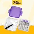 thumbnail image 2 of Kit de suministros para decoración de tartas Wilton, 46 piezas, con estuche de almacenamiento, 2 of 6