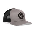 thumbnail image 1 of Gorra trucker HAKA USA de malla con cierre snapback, gris y negro, 1 of 6