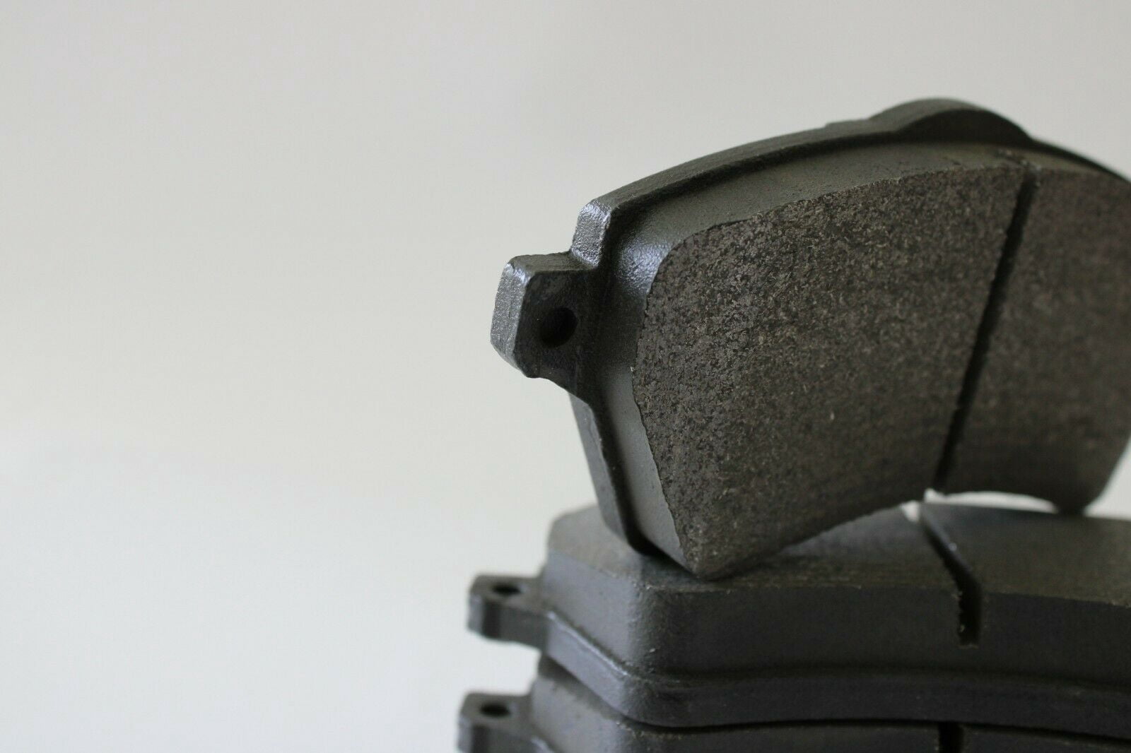 Raybestos PGD926M Professional Grade Semi-Metallic Disc Brake Pad Set