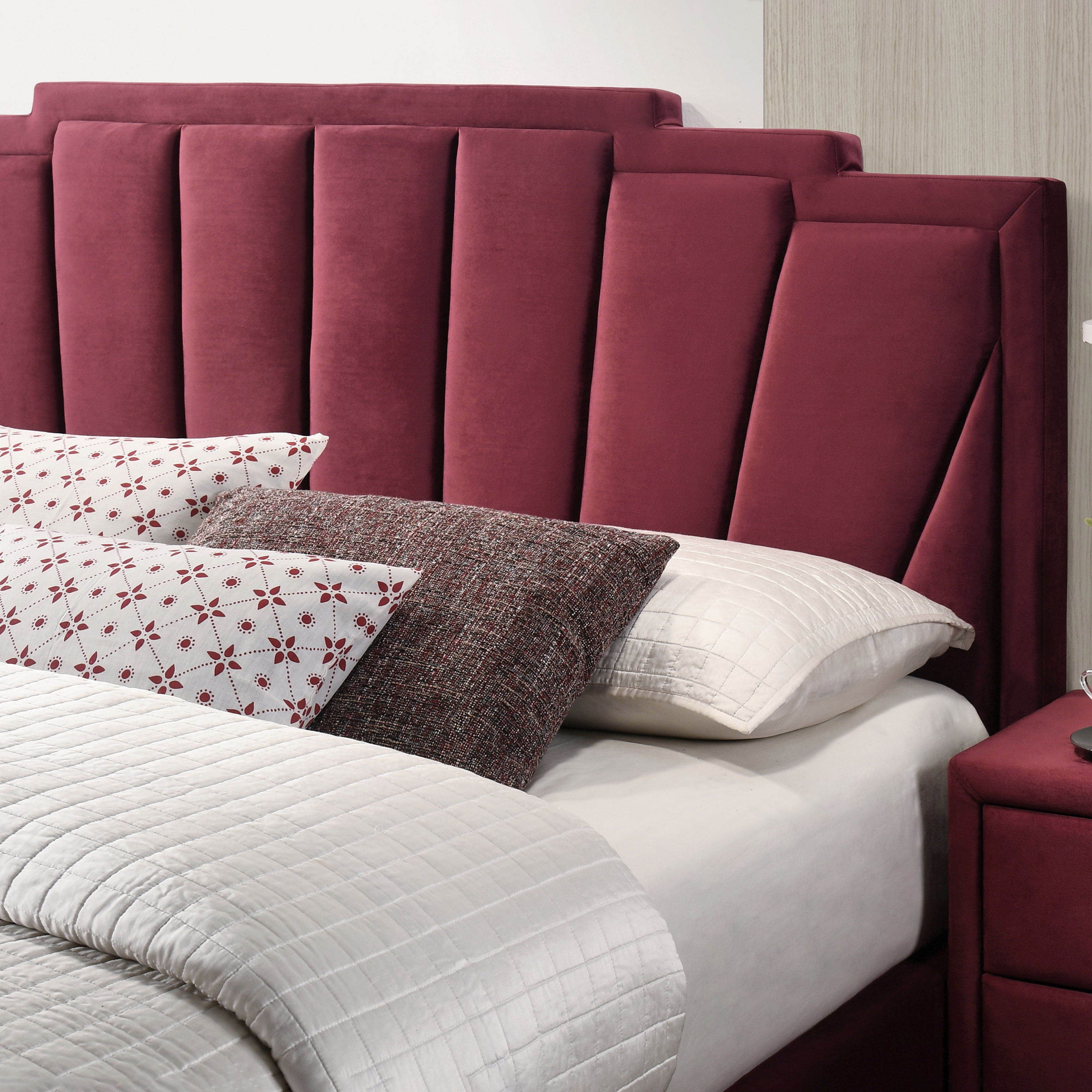 Furniture of America Gatsby Fabric Panel Bed, Red, King