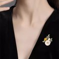 thumbnail image 2 of Mujer Broche de Margarita, Broche de Flor Blanca Elegante Alfiler para Bufanda Bisutería, 2 of 4