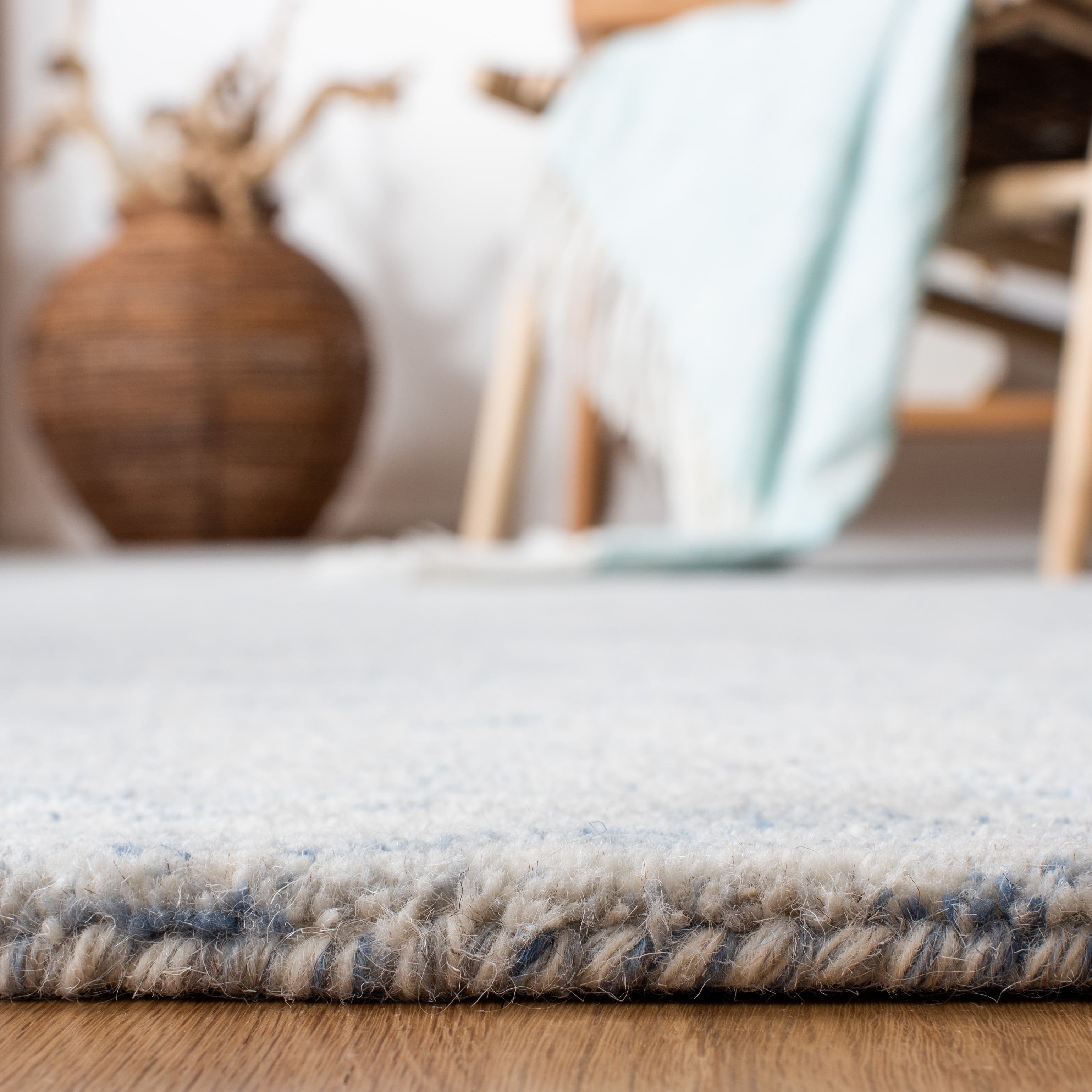 Safavieh Metro Jocin Distressed Area Rug, Blue/Ivory, 5' x 8'